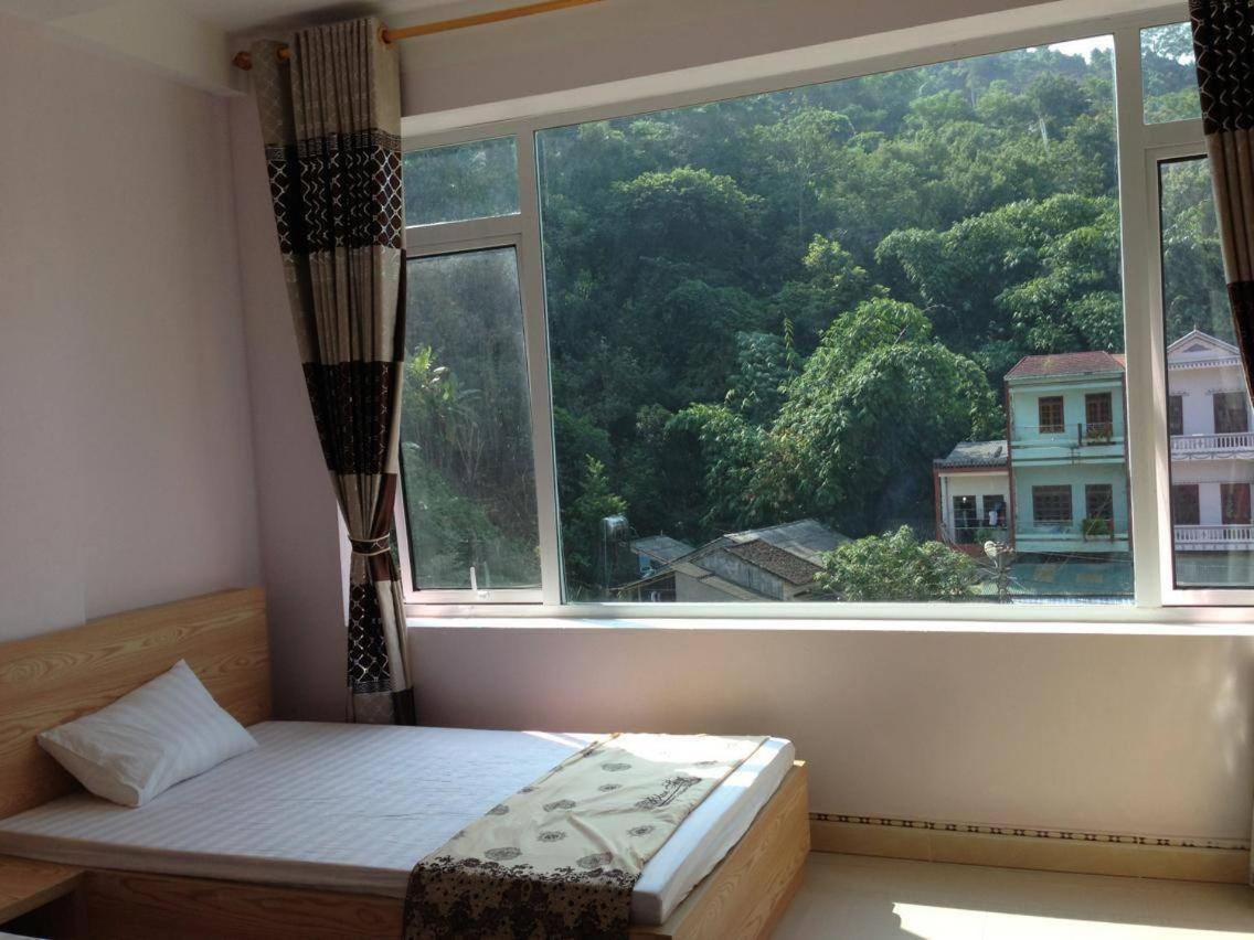 Quy Anh Hotel Bao Lac Town Exterior photo