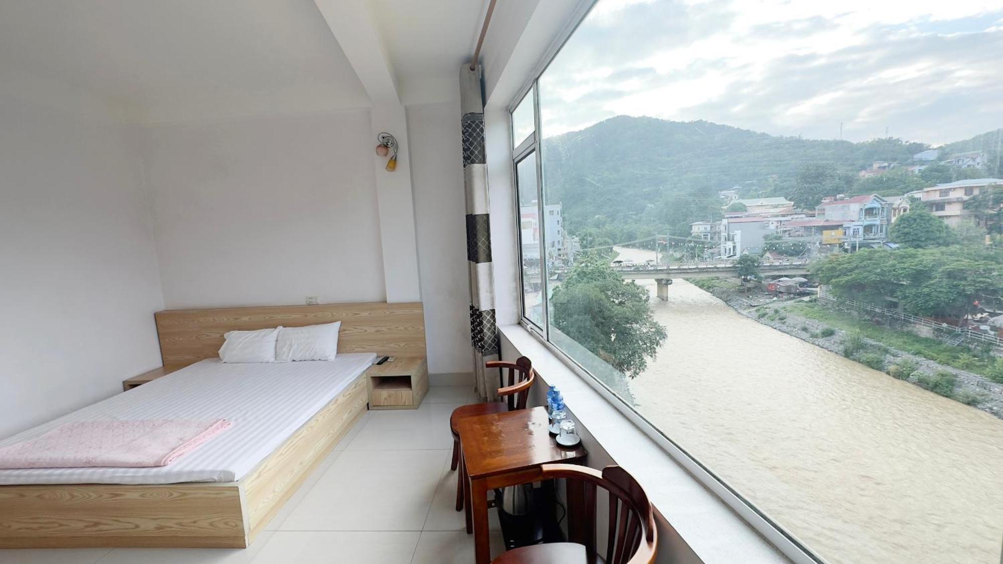 Quy Anh Hotel Bao Lac Town Exterior photo