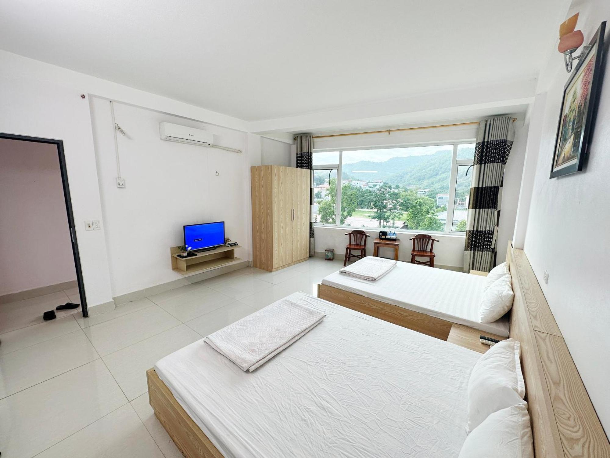Quy Anh Hotel Bao Lac Town Exterior photo