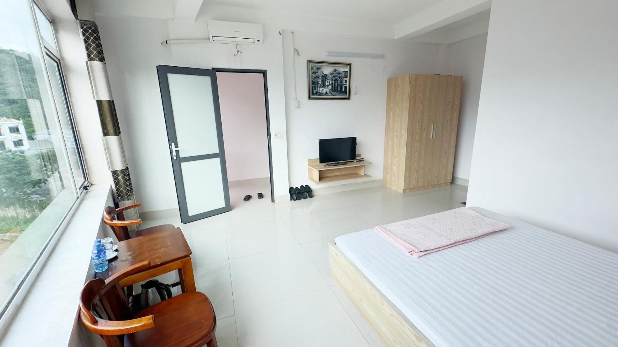 Quy Anh Hotel Bao Lac Town Exterior photo