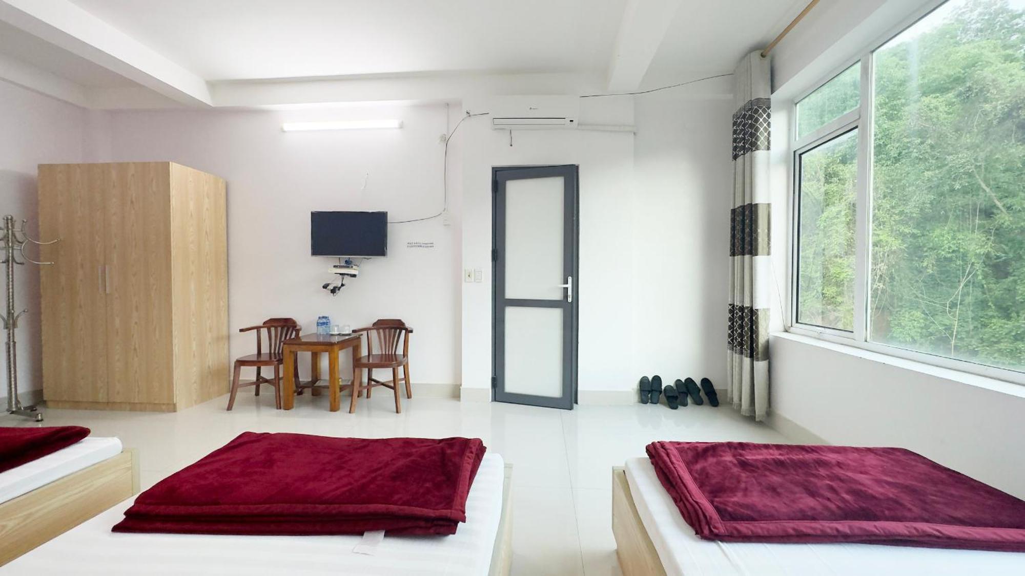 Quy Anh Hotel Bao Lac Town Exterior photo