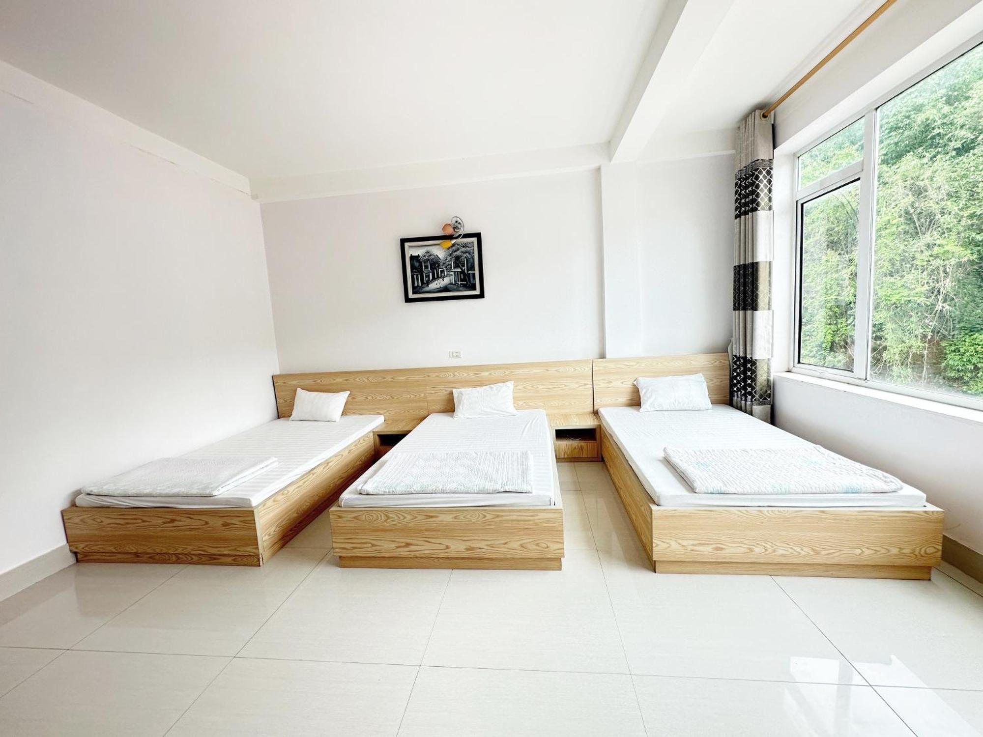 Quy Anh Hotel Bao Lac Town Exterior photo